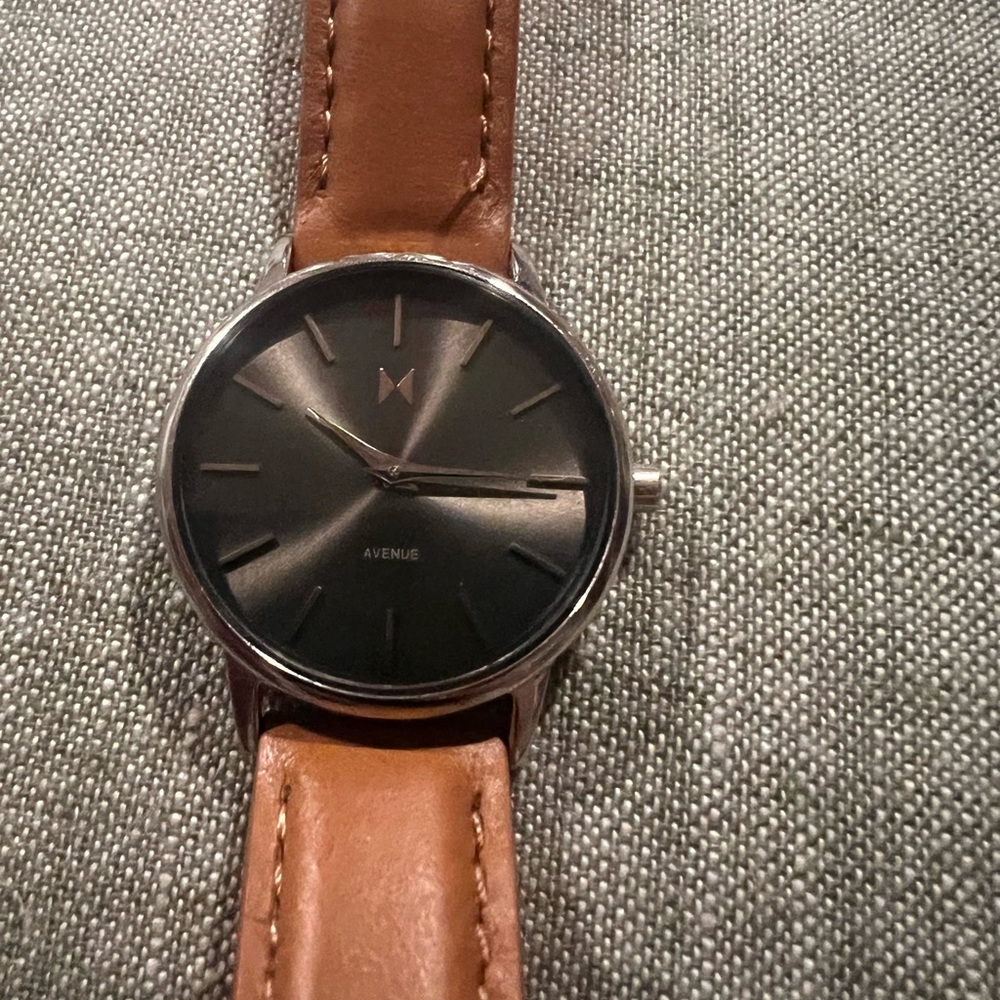 MVMT Avenue 28mm watch
